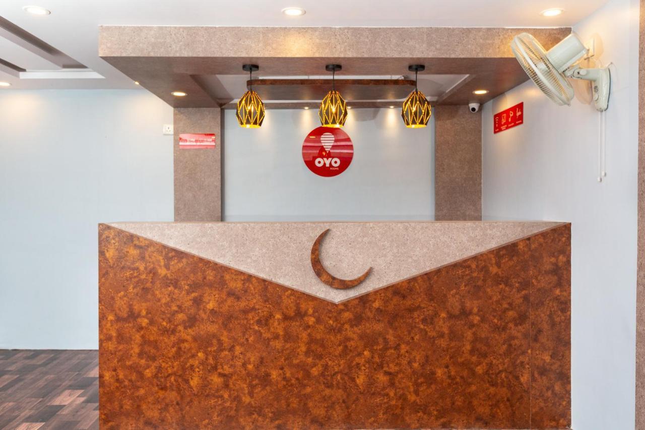 Oyo 22105 Hotel Half Moon Inn Csennai Kültér fotó