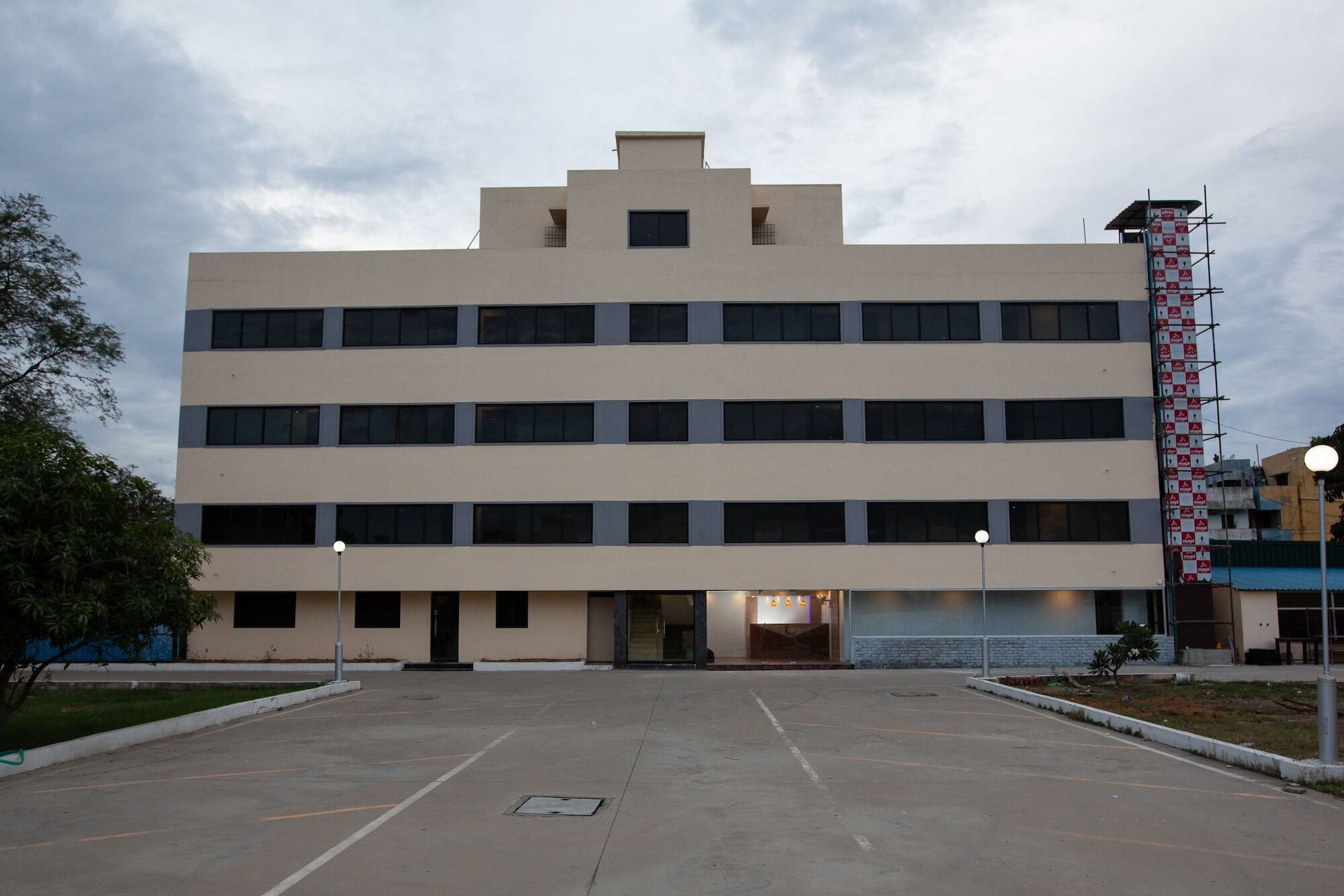 Oyo 22105 Hotel Half Moon Inn Csennai Kültér fotó
