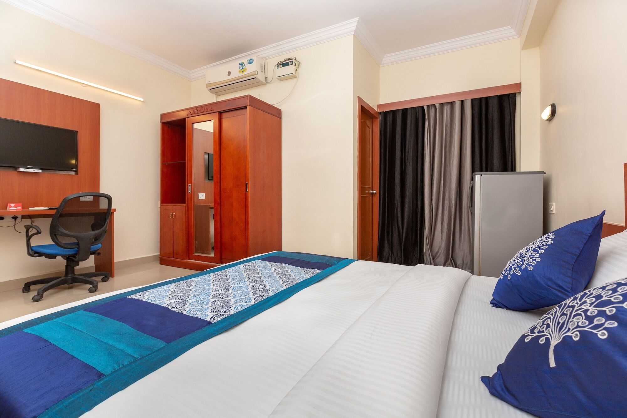 Oyo 22105 Hotel Half Moon Inn Csennai Kültér fotó